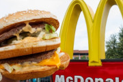 【悲報】マクドナルド「都心の店舗は値上げしま～す。ビッグマック500円なｗ」