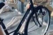 【悲報】正義マンさん、駐輪場のチャリを勝手に有料ロック掛けてしまう