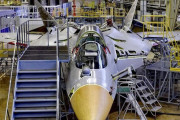 ロシア国防相がSu-35SとSu-57戦闘機の生産工場、軍艦建造を進めているアムール造船所を視察！