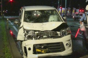 パトカーに追跡された車が別の2台に衝突し炎上 3人けが