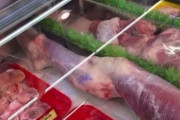【画像】メキシコのスーパーの精肉店に怪しい肉が並ぶ