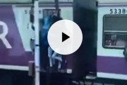 【動画】インド人さん、満員電車で出勤中に死亡