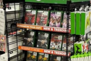 【画像】アメリカストアでのXboxさん、とんでもない場所に売り場移動させられてしまうwwwww