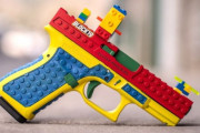 どう見てもレゴにしか見えないピストルが問題に。レゴ社も抗議