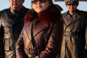 金正恩氏の娘ジュエ氏、サングラスに革コート姿で登場…空軍司令部を視察！