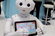 【朗報】「ペッパーくん」ギネス認定　世界初の量産型人型ロボ　商業施設で案内役、介護現場で会話