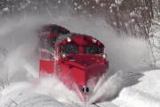 撮り鉄「ラッセル車が盛大に雪を飛ばす絵が欲しいなぁ　…せや！」  [2/7]