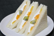 フルーツと生クリームが入ったゴミみたいなサンドイッチの需要