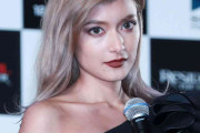 ローラ「ただの露出狂」「もはや芸術」“裸に見える”インスタ投稿に賛否両論、SNSでは加工画像が拡散