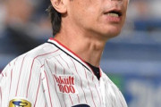ヤクルト高津監督、オスナの送球スルーに「あってはいかんミス」と苦言