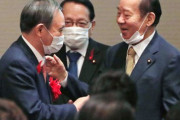 菅首相、二階氏に忖度？　「後手」批判浴びるコロナ対策
