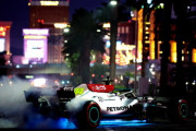 【動画】F1ラスベガスGPのローンチ・パーティーでハミルトン、ラッセル、ペレスがF1マシンでデモ走行