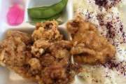 【画像】ガチニートのお昼ご飯320円の唐揚げ弁当www