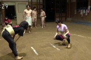 【画像】NHKアナが女子相撲に挑戦した結果www
