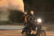 盗難バイクで14歳が消火器を噴射しながら暴走、少年2人逮捕