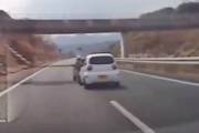 【悲報】軽自動車さん、高速道でとんでもない運転をしてしまうｗｗｗｗｗｗｗｗｗ