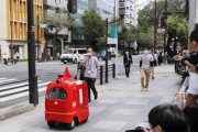 外国人「日本が郵便配達ロボットの実験をしているぞー！」