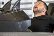 ゼレンスキー大統領「最新の戦闘機を130機くれなければ戦線を安定させる事は出来ない」！