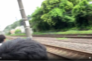 【悲報】撮り鉄、お目当ての電車を撮ろうとしたら電車に妨害されてブチギレｗｗｗｗ