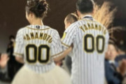 辻沙穂里アナ、阪神・山本泰寛との披露宴を公開…ユニフォーム着て長男お披露目