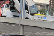 【動画】高速道路で工事の車両に気づかずトラックが突っ込む→通行整理員が犠牲に