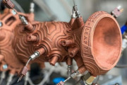 AIが設計して3Dプリンターで印刷されたロケットエンジンが燃焼試験に成功！