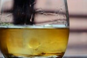 ウイスキーをストレートで飲む奴ｗｗｗｗｗｗｗｗｗｗｗｗｗ