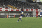 ◆Gif小ネタ◆ロングパスを地面に落とさずアウトサイドのワンタッチでつなぐ久保建英と伊東純也