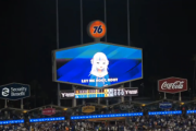 【ホロライブ】ドジャース、7回にぐらが歌ってから逆転8-5で勝利しまさかのスコアがYAGOOに【#hololivedodgers】