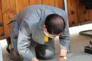 新天地のイ・マンヒ総会長が土下座して謝罪…腕にはなぜか朴槿恵時計、謝罪よりもこの時計に注目が集まる＝韓国の反応