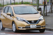 前を走る日産のe何とかって車がブレーキランプ光らせずに赤信号で止まった…危なくね…