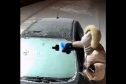 【悲報】霜取りのために車のガラスにお湯をかけた結果ｗｗｗｗ