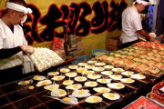 その場でファンが出来る日本のお好み焼き屋さんの動画が話題に（海外の反応）