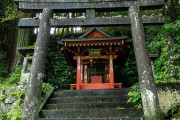 イギリス人「日本の神社ってどういう存在なの？宗教施設or文化遺産どっち？」