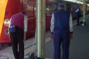海外「日本の清掃員ってどうして電車にお辞儀をするの？」（海外の反応）