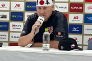 「ニッポン、アリガトウ」　侍Jに敗戦チェコ監督、大応援に日本語で感激…　チェコ選手はベンチ前に整列し、客席にお辞儀で感謝
