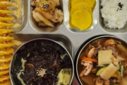 「毎日特別食みたい」と自慢した韓国第6師団幹部…写真をみれば「てんこ盛り」！
