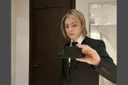 【悲報】XJAPANのYOSHIKIさん、喪服で自撮りした画像をめちゃくちゃ加工して炎上