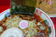 【画像】初めて入った中華屋でラーメンとチャーハンのフリー素材みたいなの出てきた