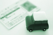 なんで車の免許って3万ぐらいで取らせてくれないの？？