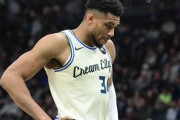 【NBA】ヤニスがホームのファンからのブーイングにまさかの応戦