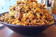 社長「牛丼キングサイズ4つで」上司「同じく」ワイ「同じで」新入社員「同じのを」