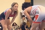【動画】少年vs少女のレスリングの試合がちょっと気まずいと話題に。