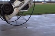 【天才現る】車が前転してもダイジョウブ！　画期的なロール・ケージ付きのフォルクスワーゲン車