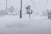 【画像】 彦根市で観測史上１位の降雪　電車動けず深夜から４時間２０分遅れ、踏切ダブル立ち往生の地獄絵図