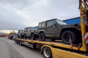 日本から到着した自衛隊の三菱73式小型トラックをウクライナ軍に引き渡し！