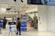 【悲報】プレイステーションオフィシャルストア、京都駅に開店するも客が少なすぎて逝くwwwww