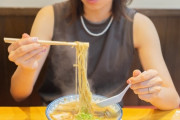 彡(ﾟ)(ﾟ)「ラーメン屋で人妻盗撮！w」彡(ﾟ)(ﾟ)（せや…！ブログにアップしたろ！！）