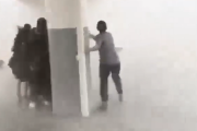 【動画】中国の駅、台風直撃で阿鼻叫喚ｗｗｗｗｗｗｗｗ