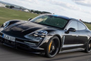 ポルシェのEV『タイカン』、9月4日デビューが決定…連続26回の0‐200km/h加速に挑む【動画あり】